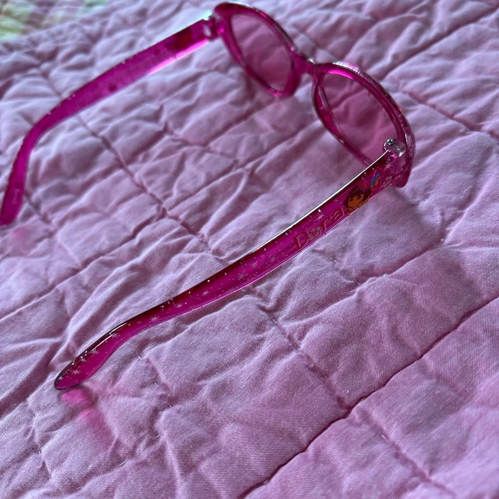 Y2K 2006 Dora the Explorer Girls Pink Sparkle Just Beachy Sunglasses